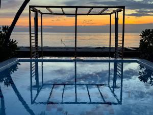 2Pool+Beach BDR tub view|BBQ, terrace| CityMarket