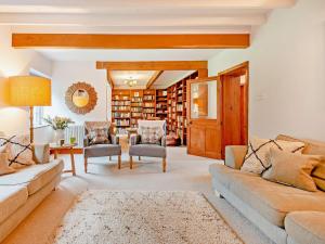 5 Bed in Eden Valley SZ111