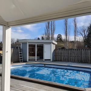 Gamla Hjälmarvägen 10