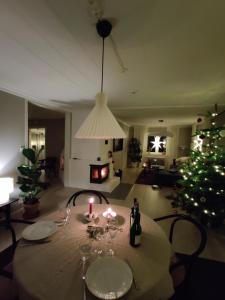 Gamla Hjälmarvägen 10