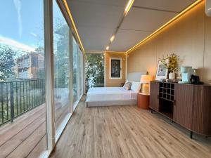Hollywood Hills Glass Cabin-Skyline view -Floor to Ceiling Windows