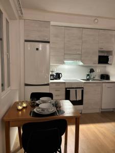 Peaceful Studio Near City Centre - Private Sauna & Free Parking