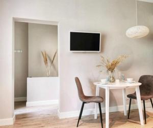 Tolstoi Scandinavian 1 bedroom apartment + free parking