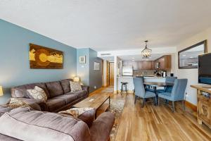 Ten Mile Circle Apartment 291