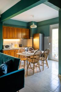 Neo Victorian SKG apartment