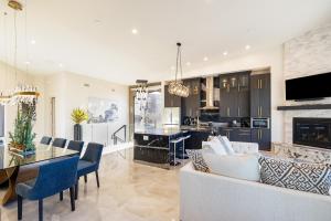 Zendona Luxury Estate Hot Tub Putting Green and Fire Pits Stunning Views Near Trails