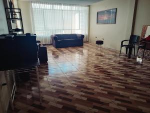 Departamento amoblado en primer piso 200 MTS a tu disposición con todos los servicios