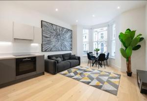 Bright, Sleek & Sophisticated Stay in Kensington