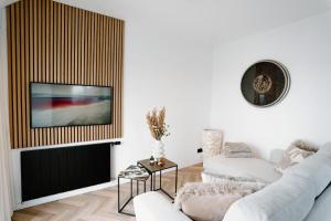 Lake House 10 - 4 Person Lake view apartment!