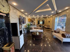 Al-Farouq Suites