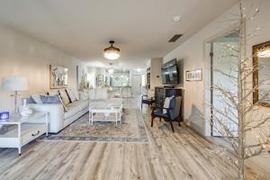 4 Mi to Beach! Naples Snowbird Nest with Pool Access