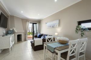 Forte Beach Retreat - 2BR Apartment with Terrace & AC