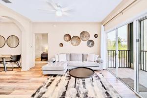 2BR Condo with shared Pool near Disney!