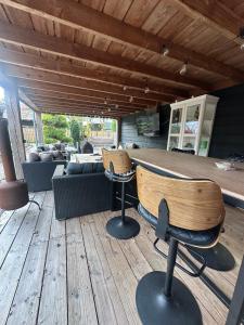 Studio with Pool Table and Optional Sauna & Hot Tub