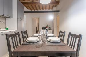 AM1 - Elegant three-room apt in the center