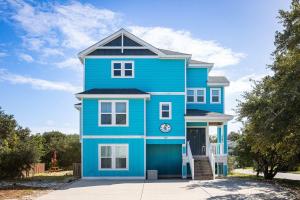 New Listing Pool Hot Tub & Game Room