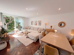 The Luzia House - 4BR Villa - AC, large kitchen, living room, free parking, gardens, terraces, sun exposureday - Coliving