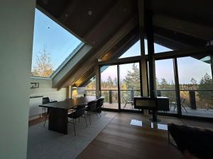 Naava Chalet 402 Penthouse - Kattohuoneisto järvinäköalalla