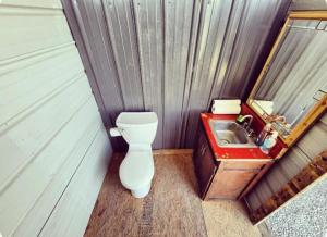Cozy Tiny House on Working Farm, for Fun Glamping Trips in Kentucky