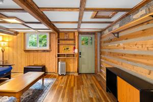 Low LVL Cabin Privte Suite, Kitchenette, AC&Heat, SKI