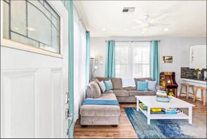 Cozy 3BD Galveston Beach Getaway