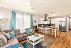 Cozy 3BD Galveston Beach Getaway