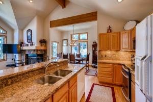 Highlander 305 by Ski Country Resorts