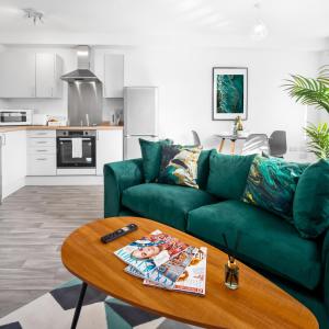 Modern 2 Bed Apartment - Sleeps 3 - Parking 55C