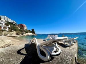 Azure Apartments By The Sea Near City Omiš