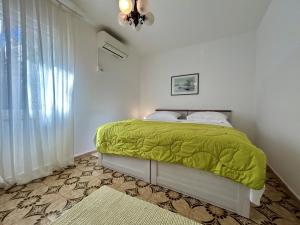 Azure Apartments By The Sea Near City Omiš