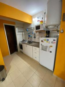 Mar de Ana, Frente al mar, interno a una cuadra del centro