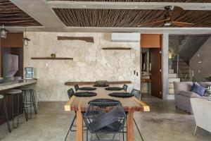 Mayan Culture Villa with Rooftop Pool