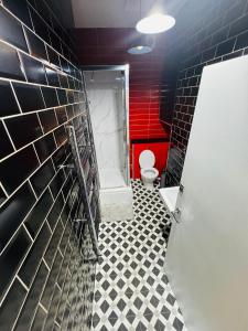 F1 Glasshouse Studio Flat