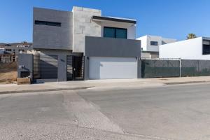 Casa Florencia Ensenada Home 3BR WIFi & BBQ 10 Guests