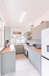 Ground Floor Garden Flat in Westcliff-on-Sea Sleeps 4