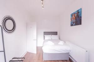 Ground Floor Garden Flat in Westcliff-on-Sea Sleeps 4