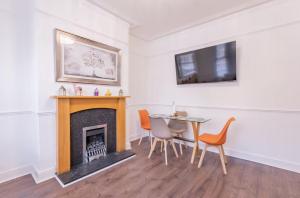 Ground Floor Garden Flat in Westcliff-on-Sea Sleeps 4