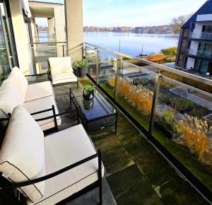 Marina Ostróda III - widok na jezioro, podziemny garaż, winda, klimatyzacja, wanna i prysznic, 2 łazienki, lux