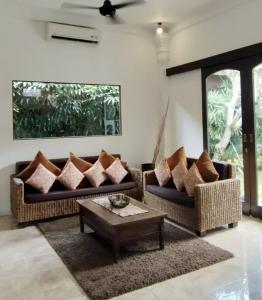 Villa MONTI - LEGIAN - SEMINYAK - Lovely 2 Bedroom Villa - Great Location !