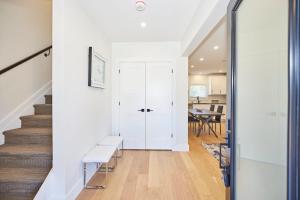 3 Bedroom -Walk to the Falls