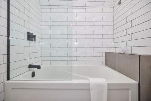 3 Bedroom -Walk to the Falls