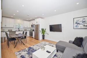 3 Bedroom -Walk to the Falls