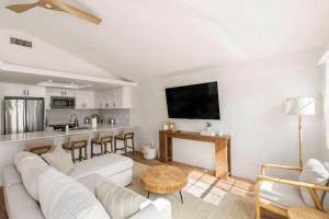 Luxury La Jolla Beach Retreat - Steps to Windansea