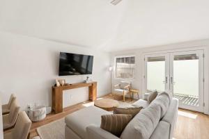 Luxury La Jolla Beach Retreat - Steps to Windansea