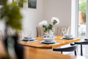 The Queens Ground Floor Apartment