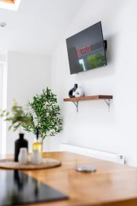 The Queens Ground Floor Apartment