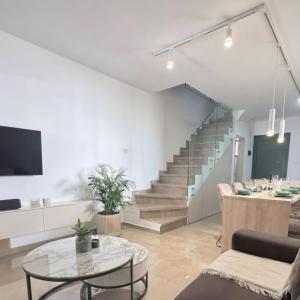 Luxury Beach Villa 2 min Walk to Sea & Airport