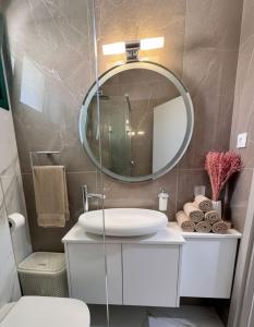 Luxury Beach Villa 2 min Walk to Sea & Airport