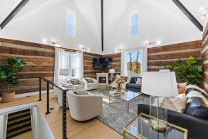 Skyline Retreat Luxury Mountain Escape wHot Tub