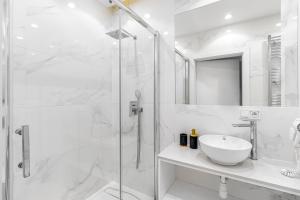 Luxury 2-room apartment with a beautiful city view